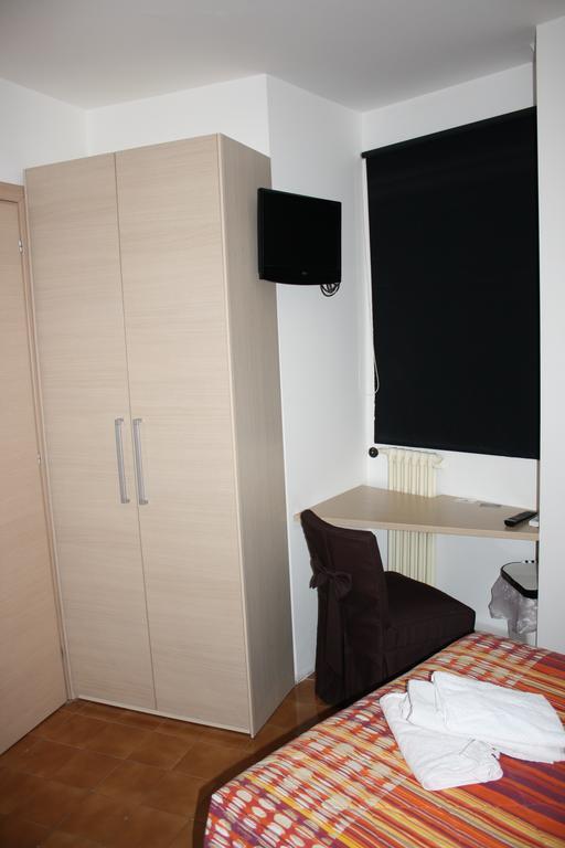 Domus Roma Rome Room photo